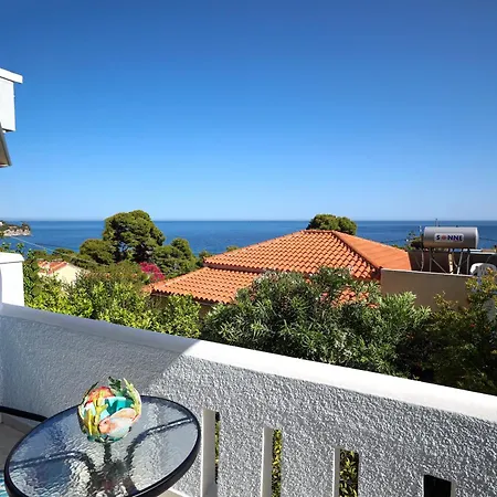 Yiannis Apartment